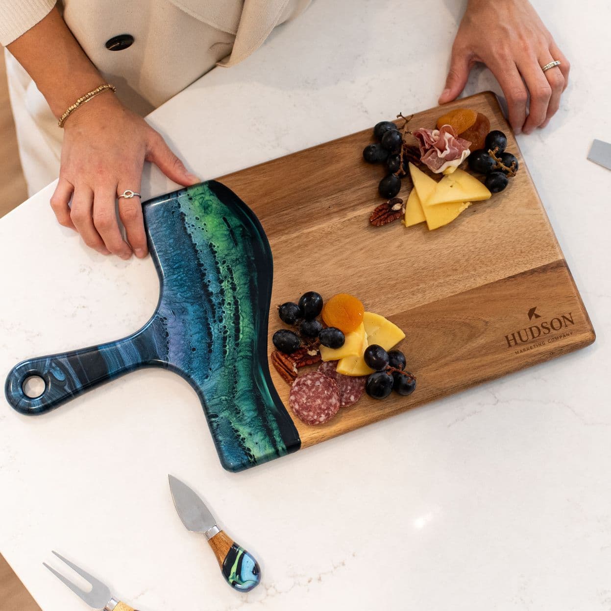 Cheese board/charcuterie board/cutting board Resin Accented Medium board 8"x16"